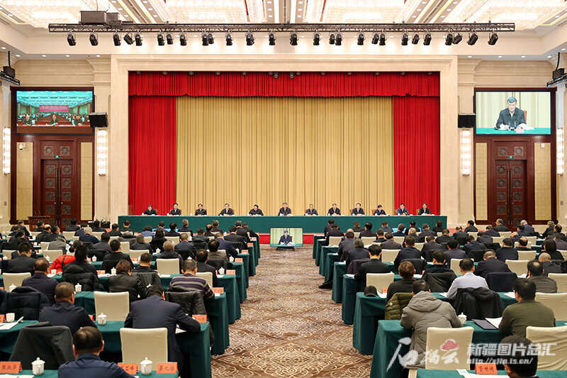自治區(qū)推進(jìn)新型工業(yè)化暨高質(zhì)量建設(shè)“八大產(chǎn)業(yè)集群”大會(huì)召開(kāi).jpeg